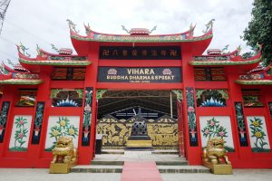 Patung Buddha Tidur di Bogor, Gerbang Vihara Buddha Dharma & 8 Pho Sat