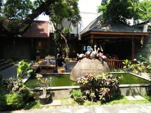 tempat makan bernuansa alam di Surabaya
